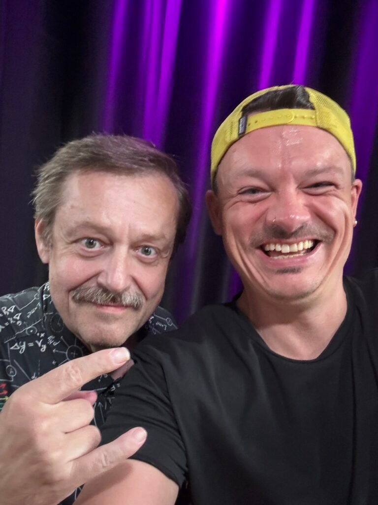 Selfie mit Prof. Werner Gruber und Willy Geiger dem Host des Bauer to the People Podcast im Podcast-Studio in Wien